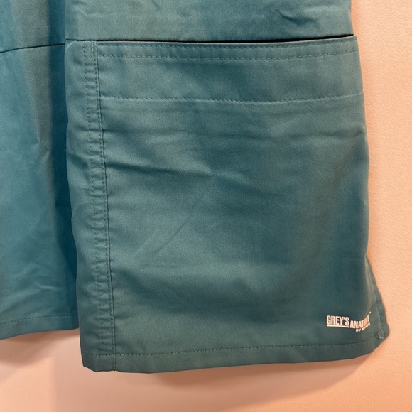 Grey’s Anatomy brand nursing scrub top size XL blue and black color - Picture 2 of 5